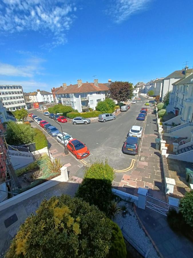 Swish **** Free Carpark **** Train Station 2 Mins Apartment Eastbourne Bagian luar foto