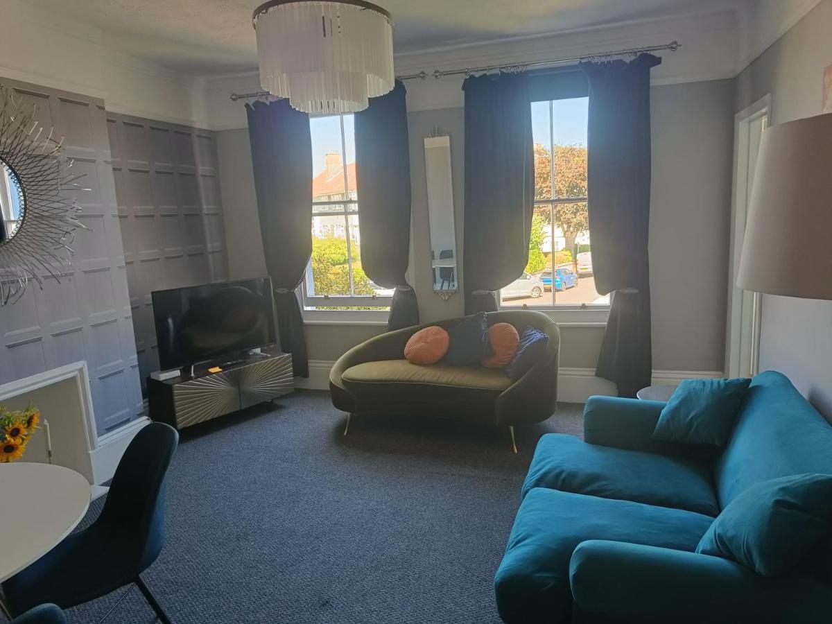 Swish **** Free Carpark **** Train Station 2 Mins Apartment Eastbourne Bagian luar foto